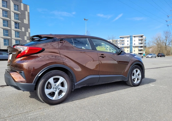 Toyota C-HR cena 77000 przebieg: 150000, rok produkcji 2018 z Kraków małe 37
